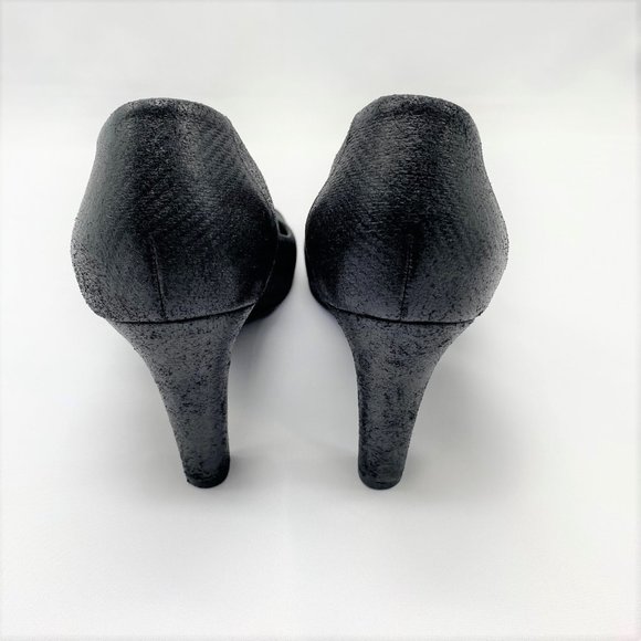 Chanel Black Lambskin Pumps with Silver CC on Toe - Picture 4 of 10